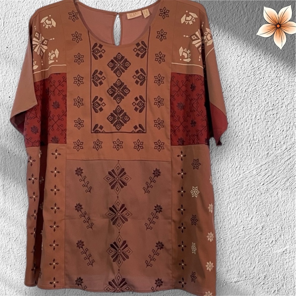 On SALE ⭐️ Logo Lavish EUC top beaded & embroidered sort sleeve